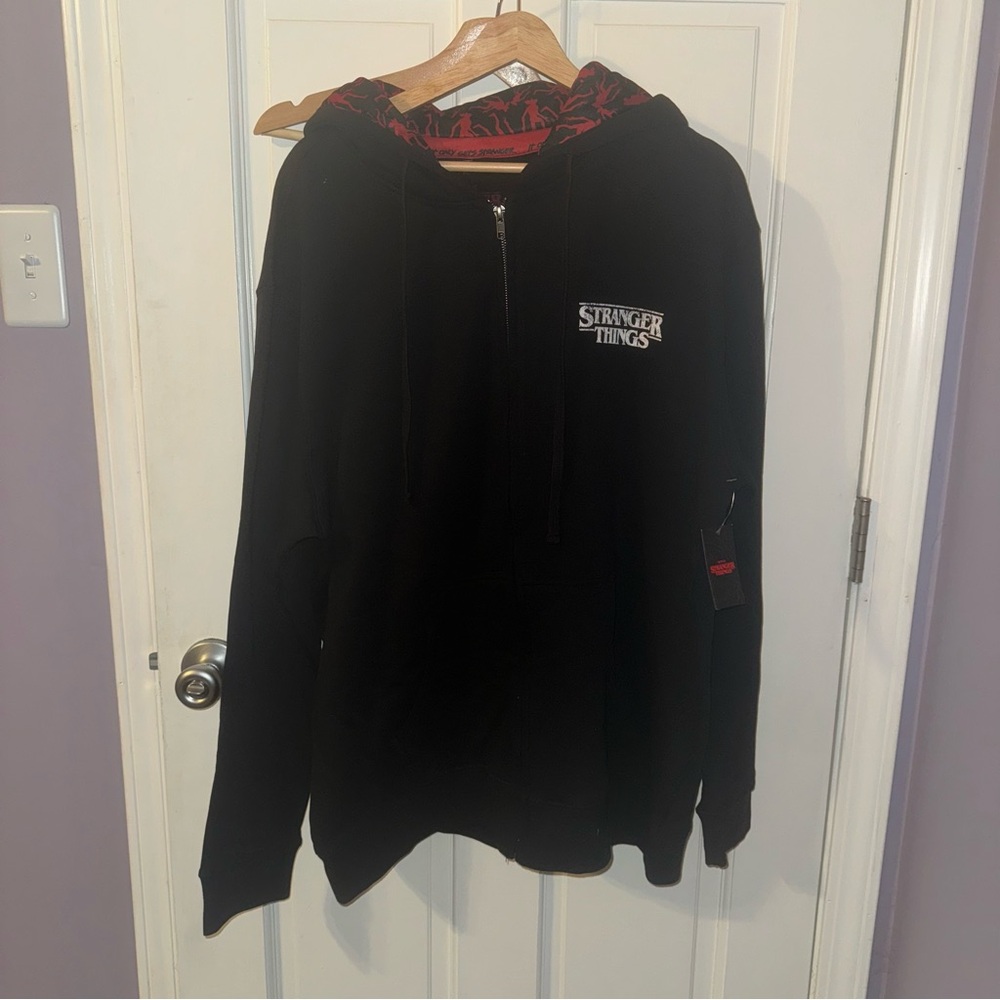 NWT STRANGER THINGS L RARE POP UP STORE EXCLUSIVE DEMOGORGON BLACK ZIP UP HOODIE